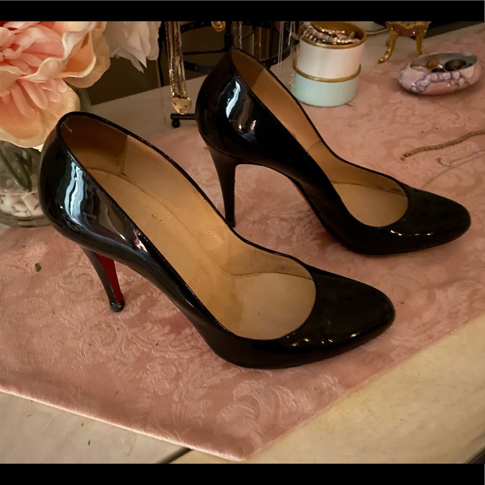 Louboutin Classic Black Decolette Patent Leather Pumps 100 - 39